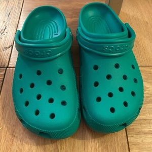 Deep green unisex crocs